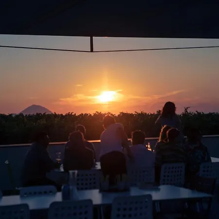 Tenuta Di Castellaro Winery & Θέρετρο Λίπαρι